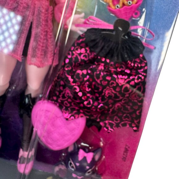 Monster High Doll Draculaura & Bat Vampire Gothic Punk Emo Metal Alternative New - Picture 11 of 12